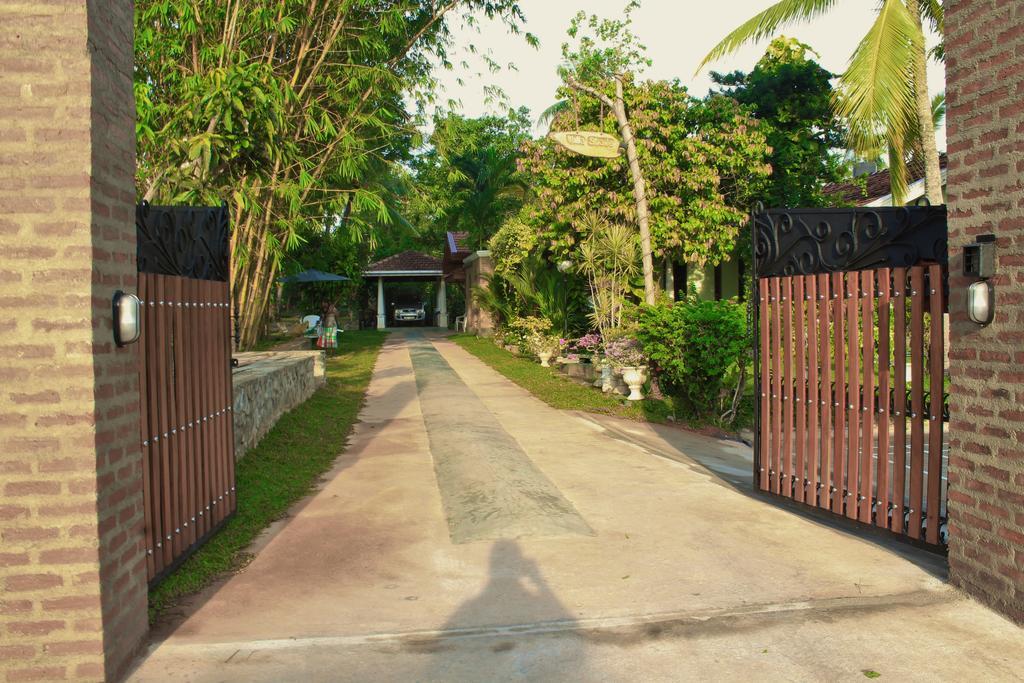 Villa Shade *