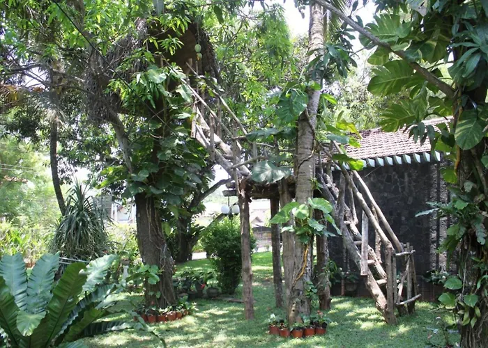 Villa Shade