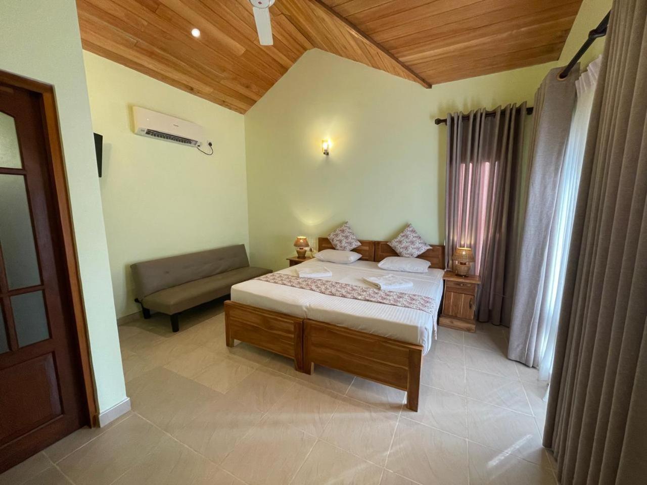 Villa Shade *